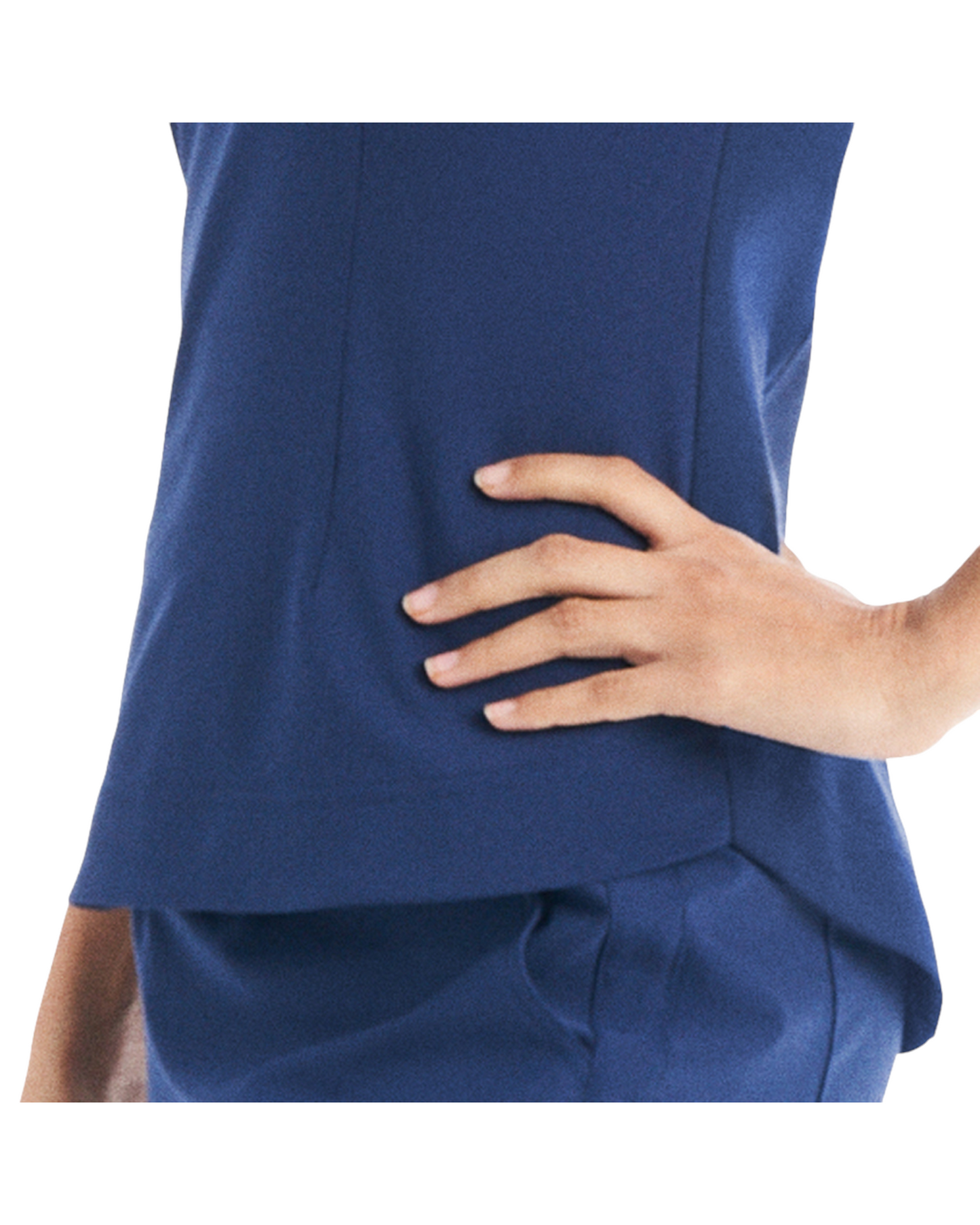 Vue latérale gauche du bas du haut d'uniforme encolure en V à une poche pour femmes White Cross CRFT #WT128.