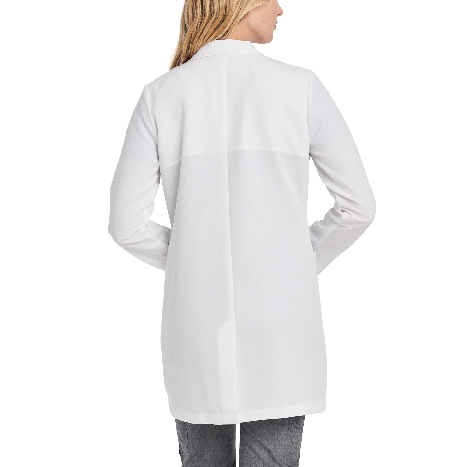 Ce haut d'uniforme col en V de style athlétique White Cross se compare au confort d'un vêtement sportif vous donne le style professionnel médical dont vous avez de besoin.