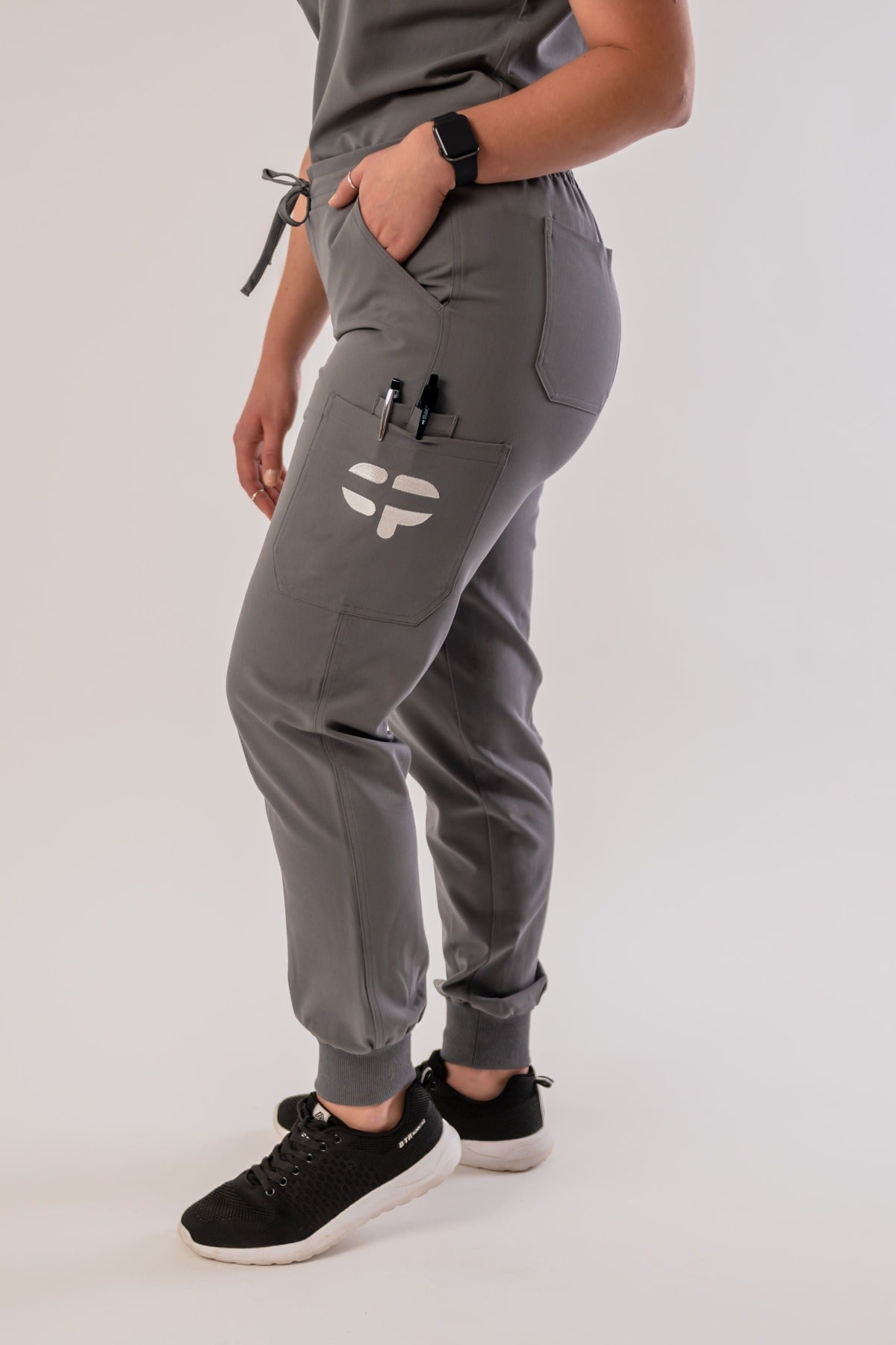 Pantalon d'uniforme jogger Paméla CP Vêtements gris côté