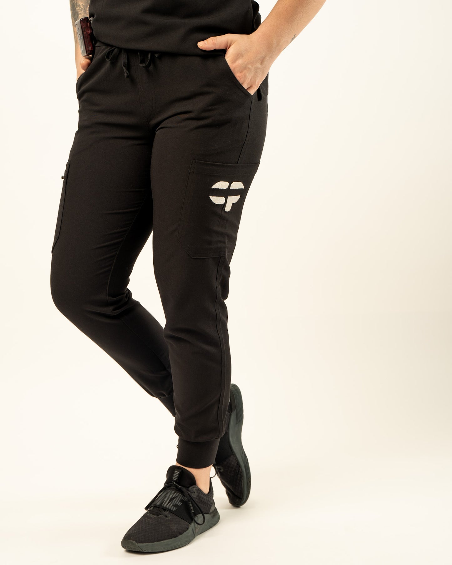 Pantalon d'uniforme Lisa style jogger CP Vêtements Noir côté