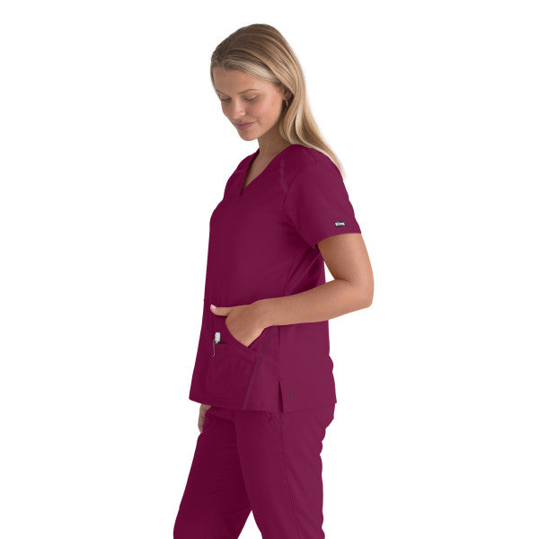 Haut d'uniforme col V à deux poches Grey's Anatomy Edge Elevate Top #7188 rouge vin coté gauche
